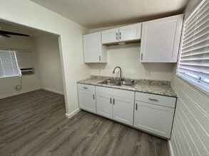 Building Photo - 1022 N Palo Verde Blvd