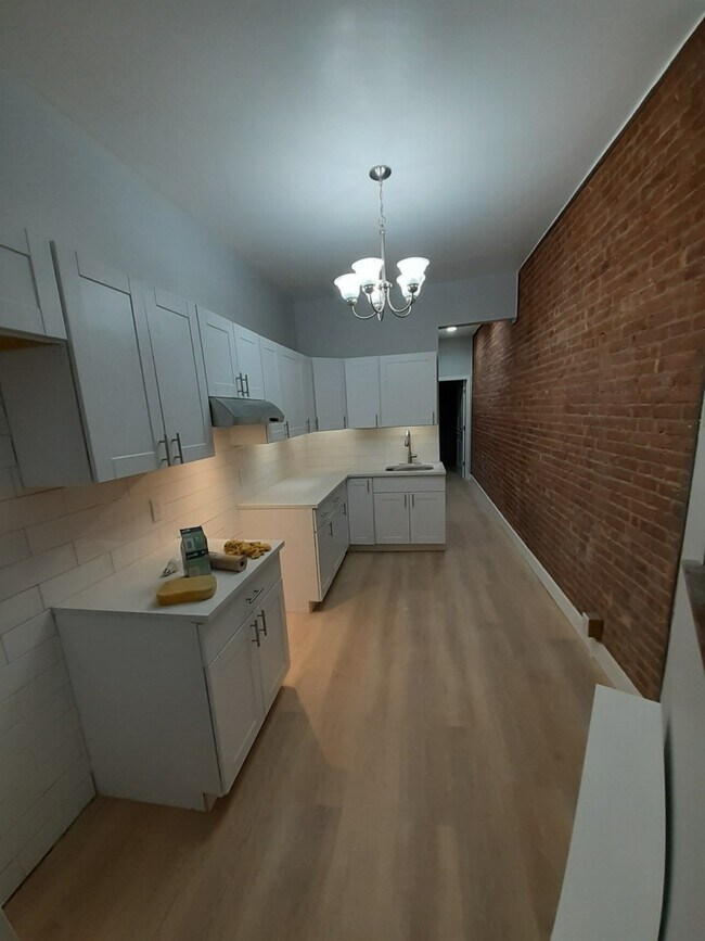 Building Photo - 294 Barrow St