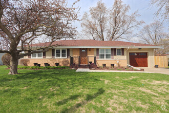 Building Photo - 1050 E Southmor Rd