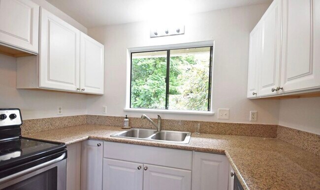 Kitchen - 44 -124 Ikeanani Dr