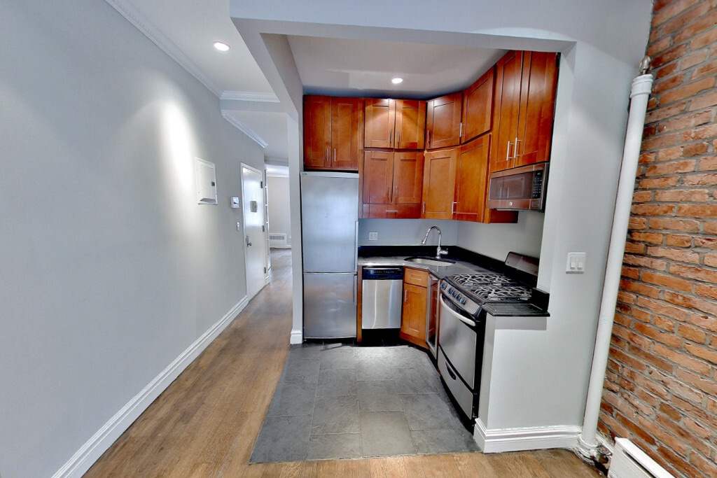 Primary Photo - 1373 1st Ave.