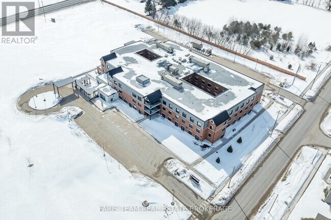 Photo du bâtiment - 301 Junction Rd