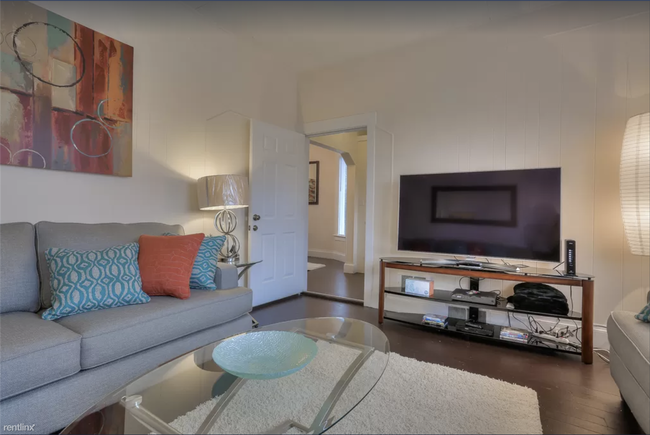 Foto del edificio - 5 br, 2.5 bath House - 310 11th Ave E