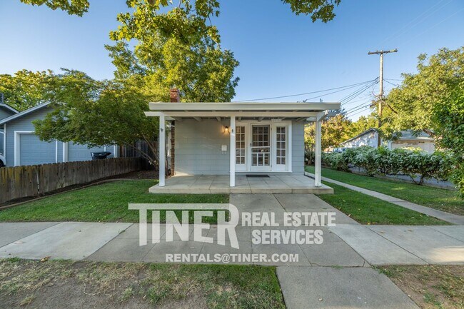 Building Photo - Charming Roseville Cottage - Gorgeous Down...