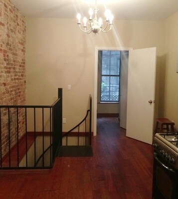 Primary Photo - 440 E 12th St