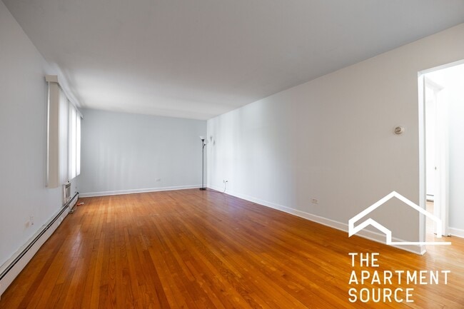 Building Photo - 1643 W Sherwin Ave