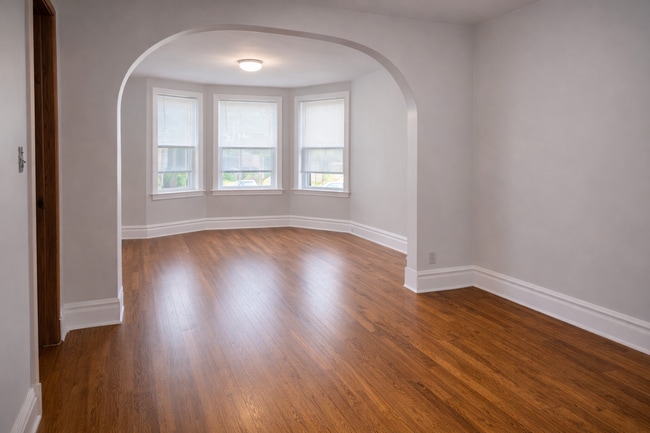 Building Photo - 3752 W Dickens Ave