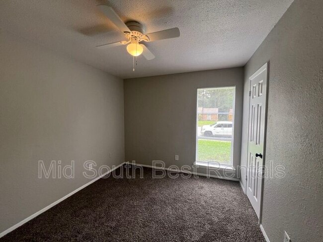 Building Photo - 4571 Spring Valley Dr