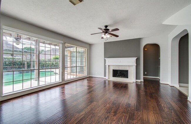 Building Photo - 1311 Hopkins Park Dr