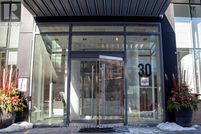 Building Photo - 30 Roehampton Ave