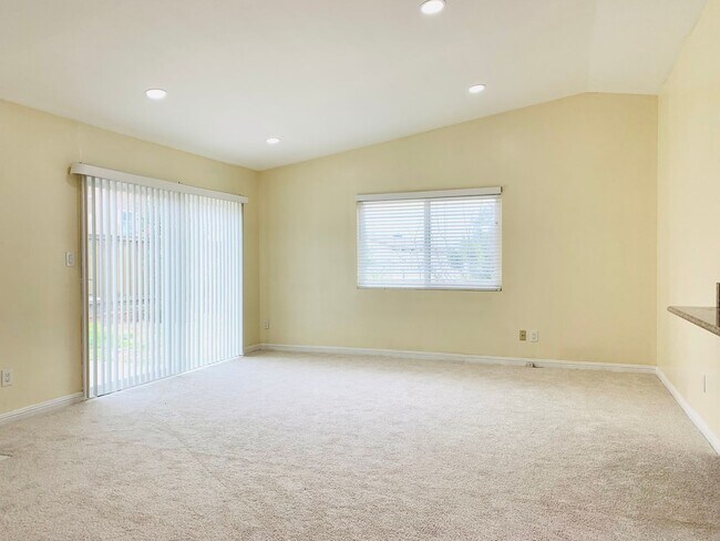 Building Photo - BEAUTIFUL AND SPACIOUS 3BD/2BA HOME IN CLAIREMONT! ONLY $4,295/mo! - Available September