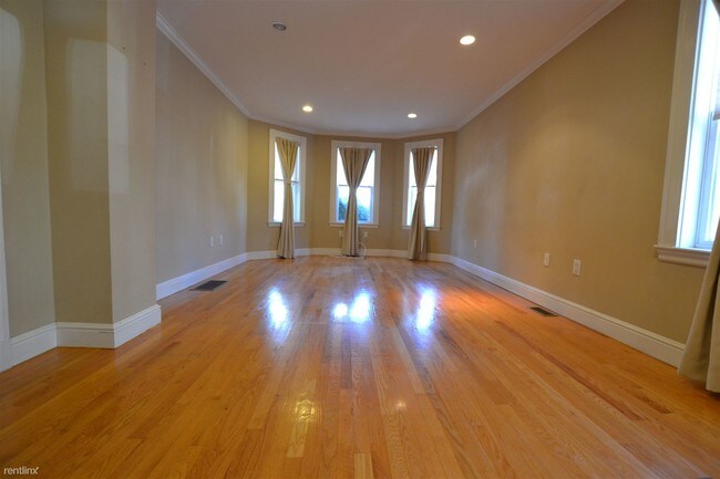 Building Photo - 2 br, 1 bath  - 51 Litchfield St