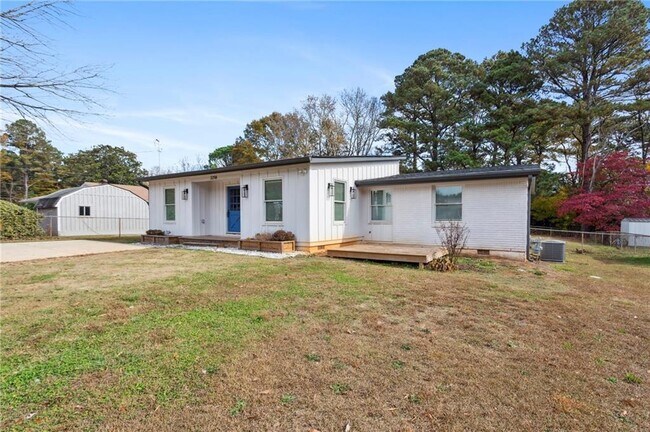 Building Photo - 3258 Highland Dr SE
