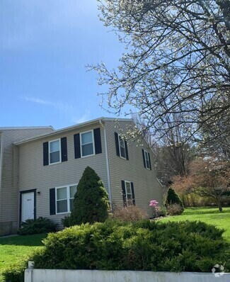Building Photo - 920 Southgate Dr