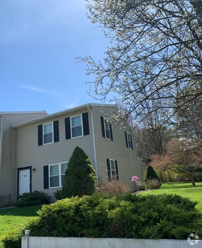 Building Photo - 920 Southgate Dr