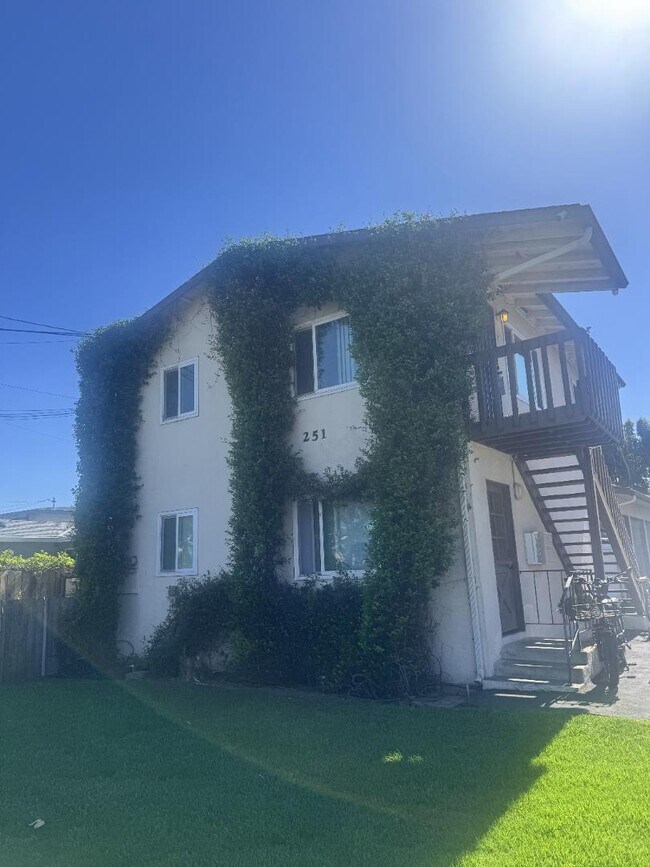 Foto del edificio - 251 16th Pl