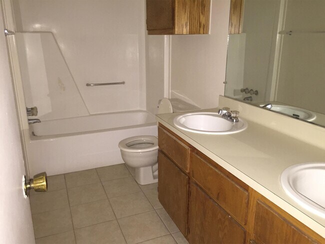 Building Photo - 800 Navarro Dr