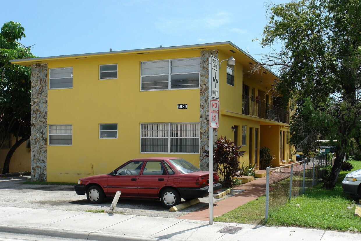 Building Photo - 5980 W Flagler St