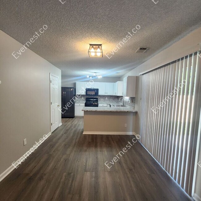 Foto del edificio - 3507 Devon Chase Rd