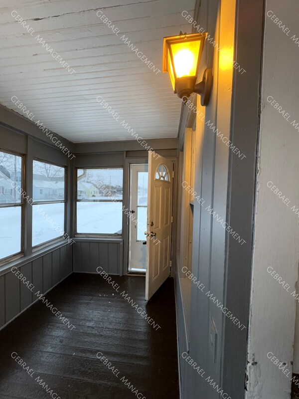 Foto del edificio - 1113 Waldman Ave