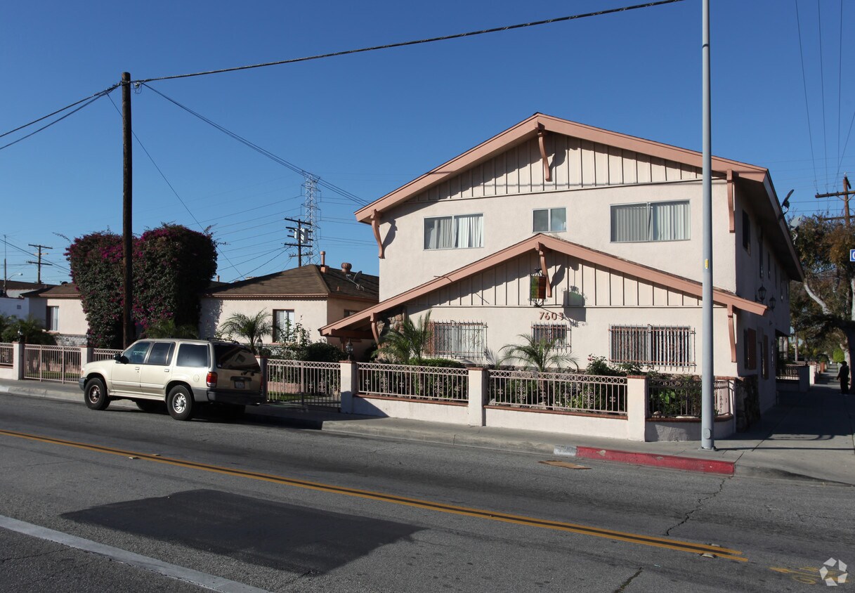 Building Photo - 3476 Flower St