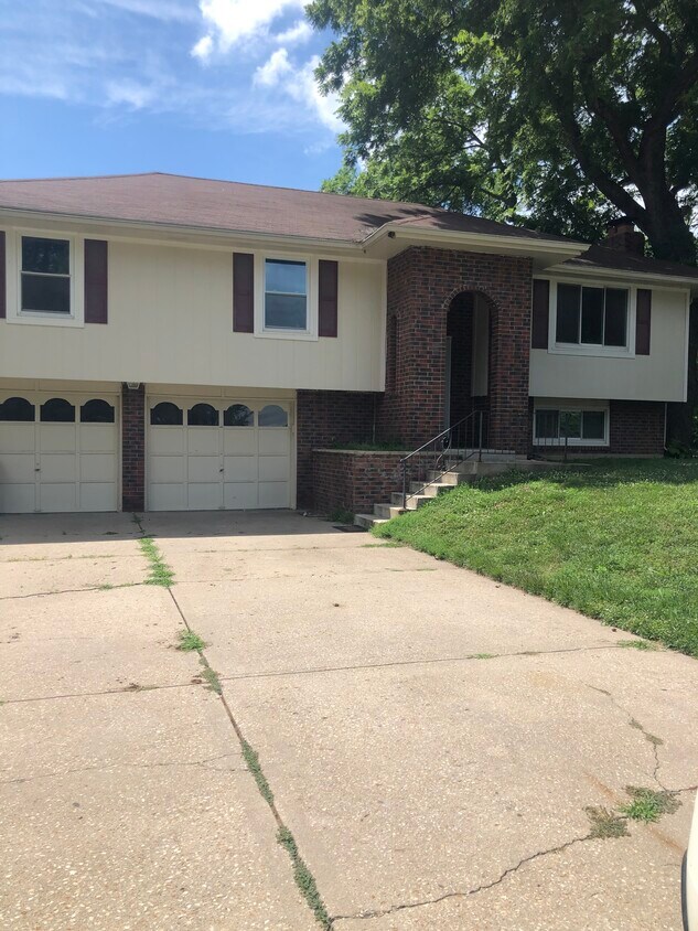 109 Ralph Dr, Lansing, KS 66043 House Rental in Lansing, KS