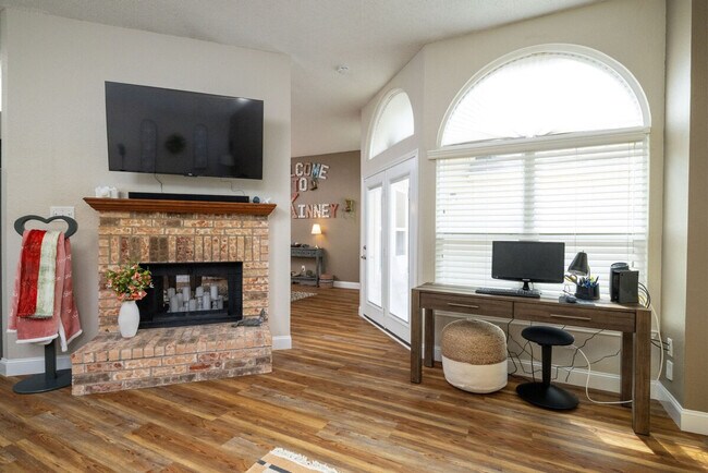 Building Photo - 4307 Sarasota Ln
