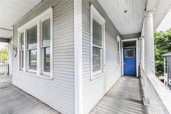 Building Photo - 316 W 40th St