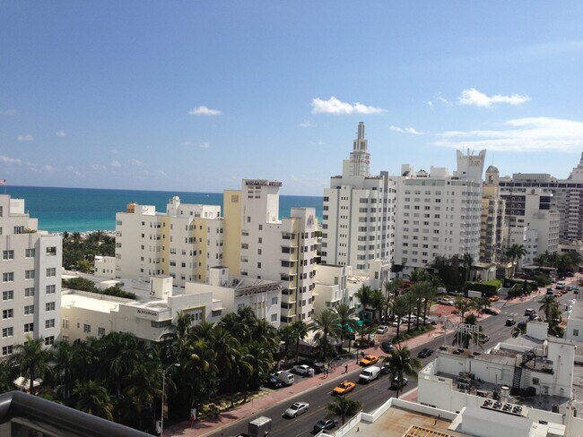 Building Photo - 1800 Collins Ave