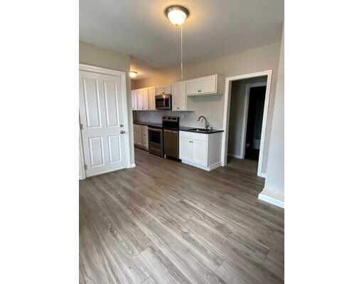 Foto del edificio - 729 Belmont Ave