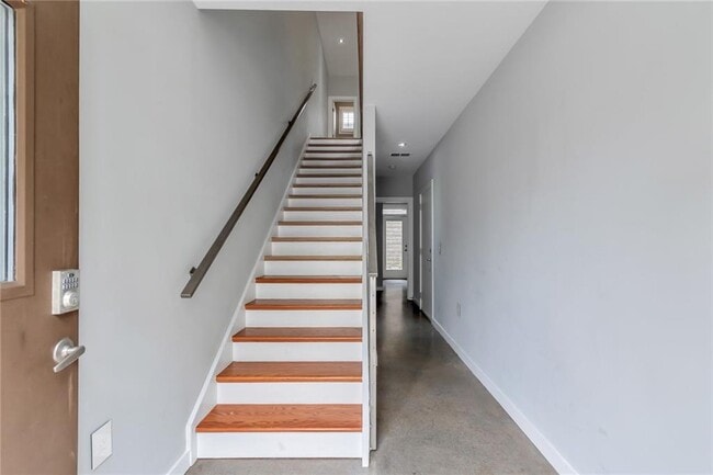 Building Photo - 1375 Rietveld Row NW