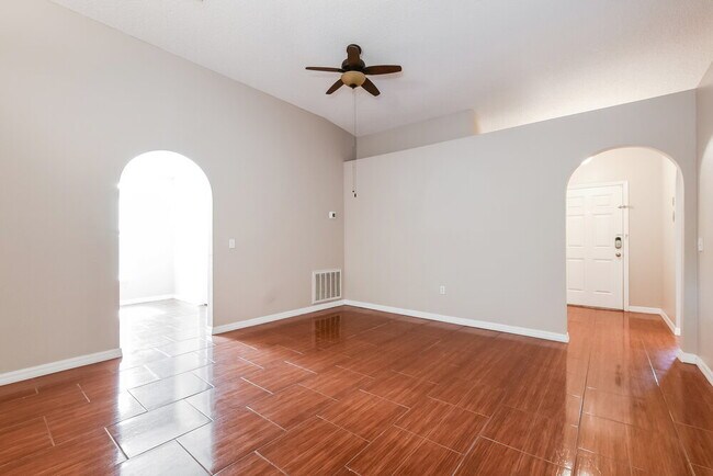 Foto del edificio - 681 Brown Bear Ct