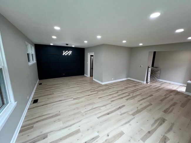 Building Photo - 4021 W Estes Ave