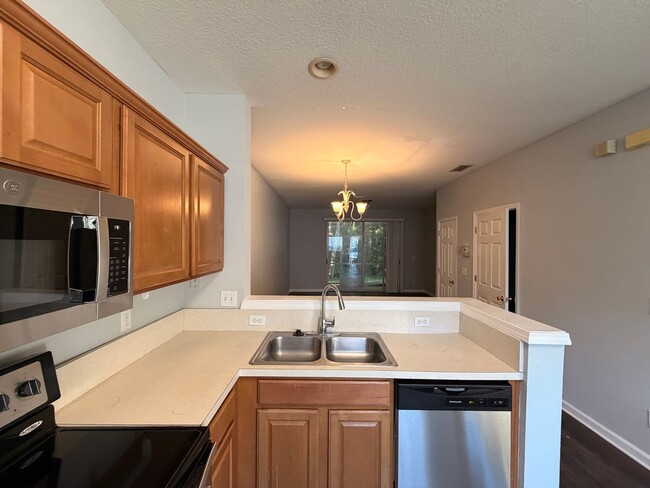 Foto del edificio - 2/2.5 Townhome in Drayton Park!