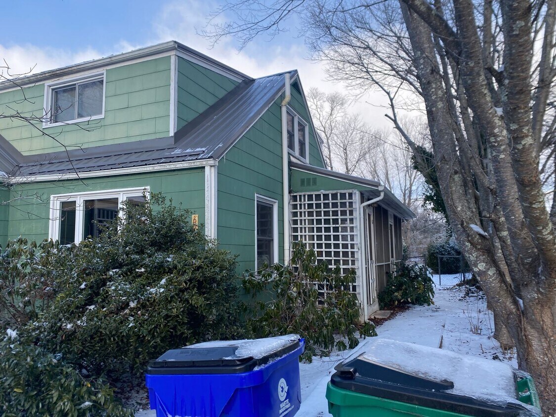 Building Photo - Available for the 2026-2027 leasing term