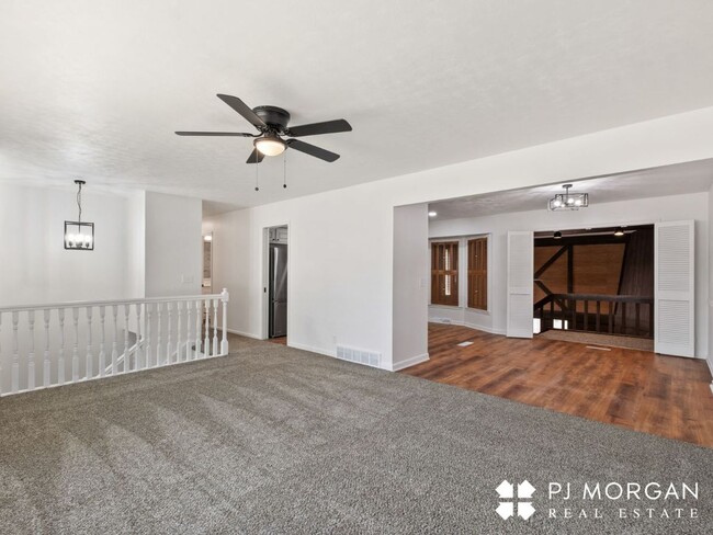 Foto del edificio - 5 Bedroom, 3 Bathroom - Newly Updated