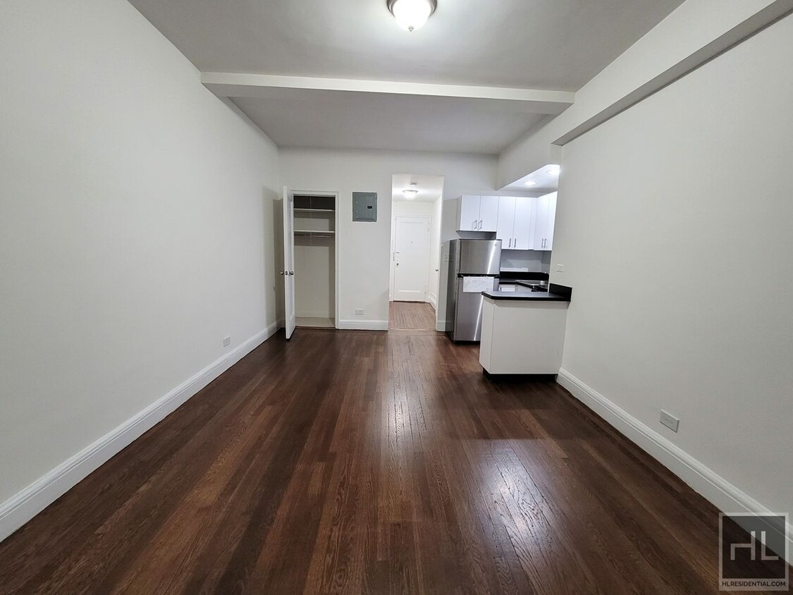 Primary Photo - EAST 46 STREET