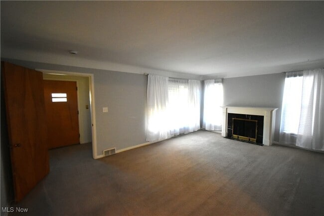 Foto del edificio - 2761 Forestview Ave