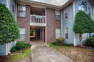 Building Photo - 2104 Liberty Dr