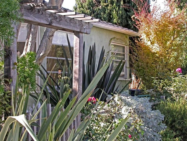 Building Photo - 1 br, 1 bath Duplex - Venice Beach Secret ...