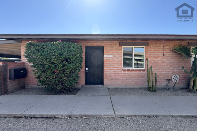 Building Photo - 1736 E Virginia Ave