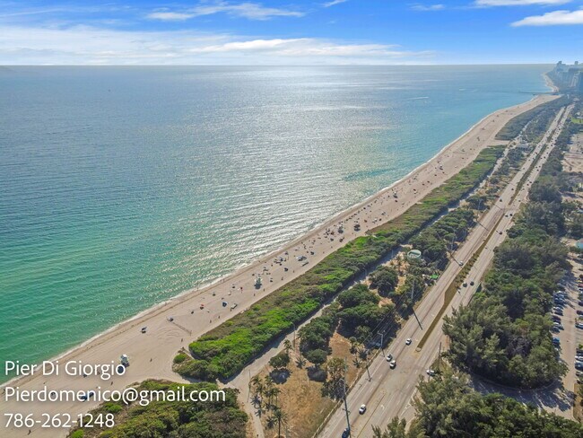 Foto del edificio - 100 Bayview Dr