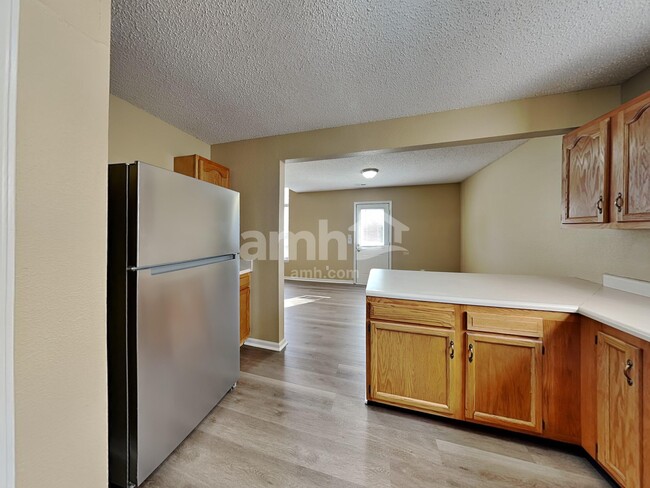 Building Photo - 1721 Blue Lake Dr