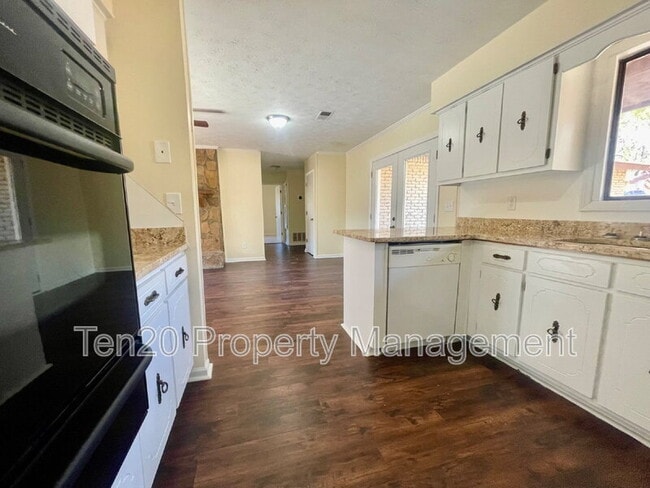 Building Photo - 925 Incline Dr