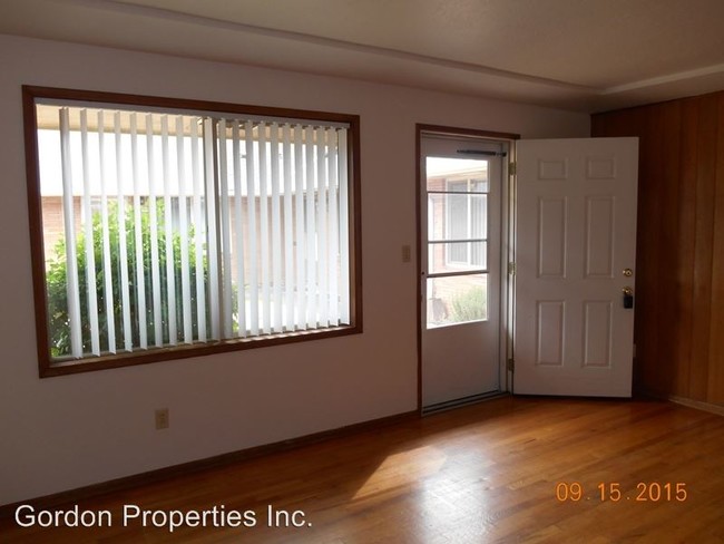 Foto del edificio - 1177-1177 NE 65th Ave