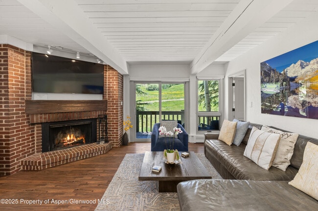 Building Photo - 70 Gallun Ln