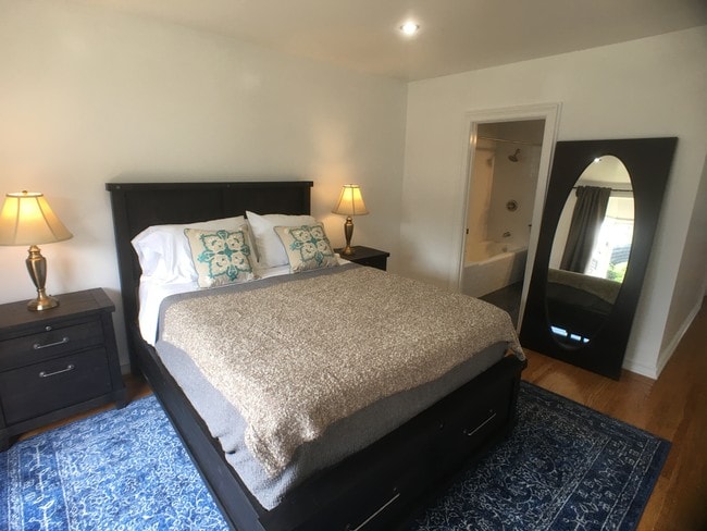 Foto del edificio - 355 Westbourne Dr