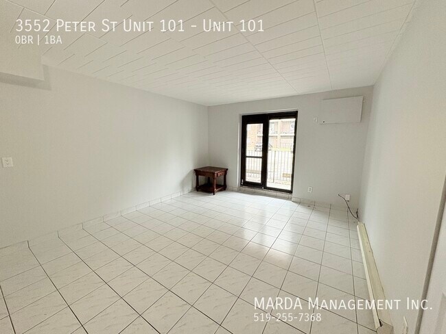 Photo du bâtiment - COZY MAIN FLOOR BACH NEAR U OF W - INCLUSIVE!