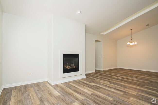Interior Photo - River Oaks Villas