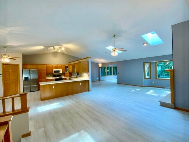 Foto del edificio - 3121 Carefree Dr